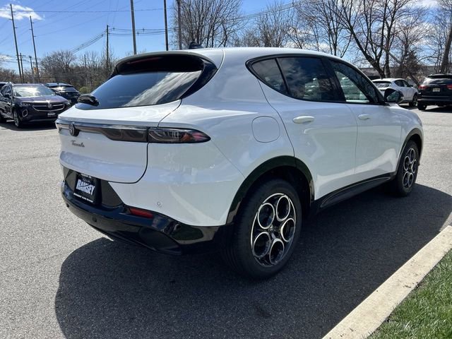 New 2026 Alfa Romeo Tonale w/ Black Premium Package image 8