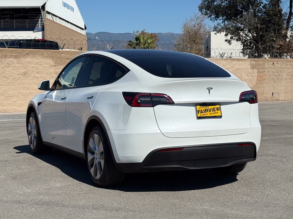 Used 2023 Tesla Model Y 2WD image 4