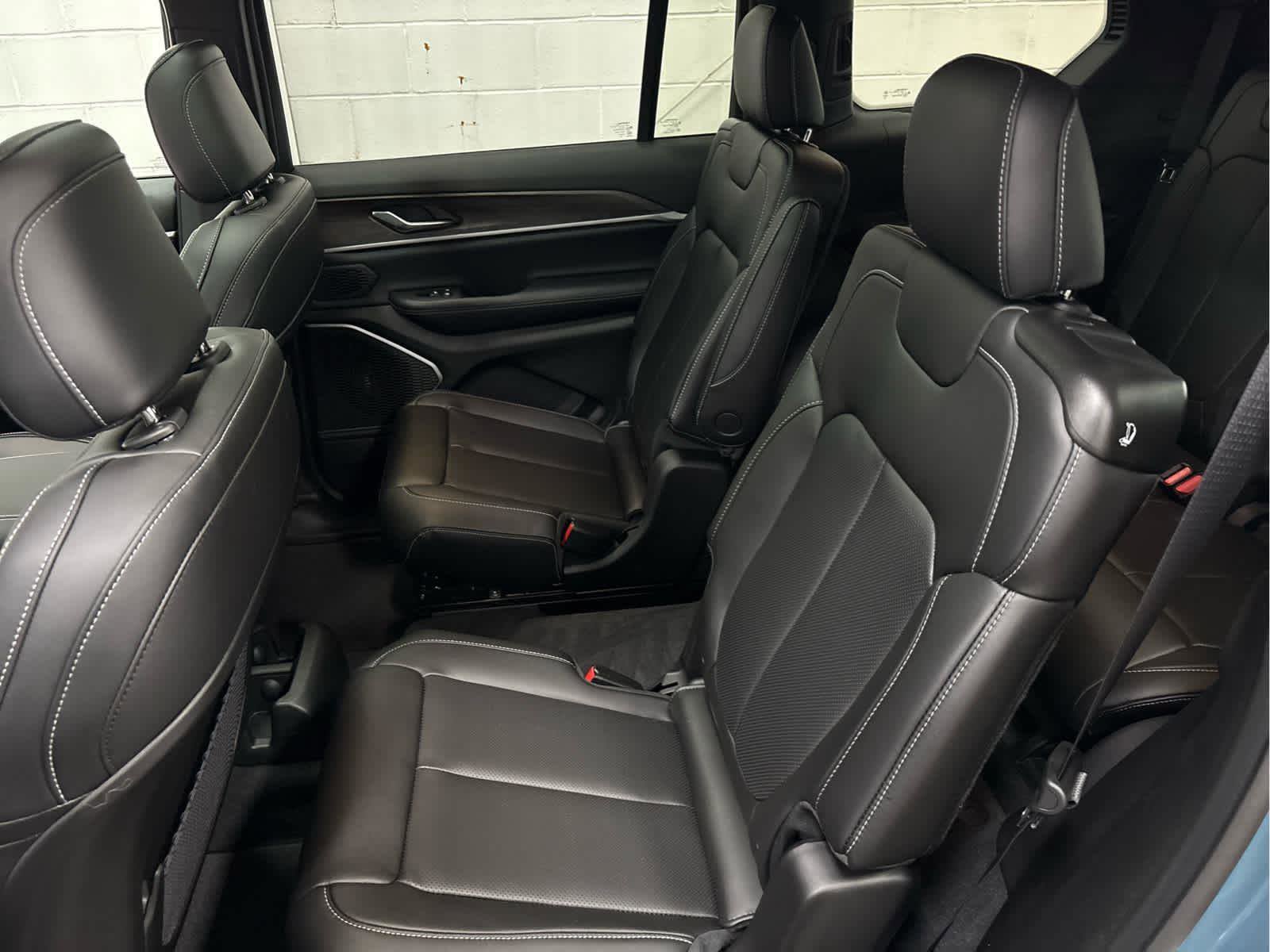 New 2026 Jeep Grand Cherokee L Limited w/ Luxury Tech Group II image 24