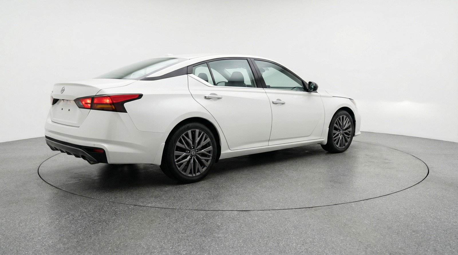 Used 2025 Nissan Altima 2.5 SV image 9