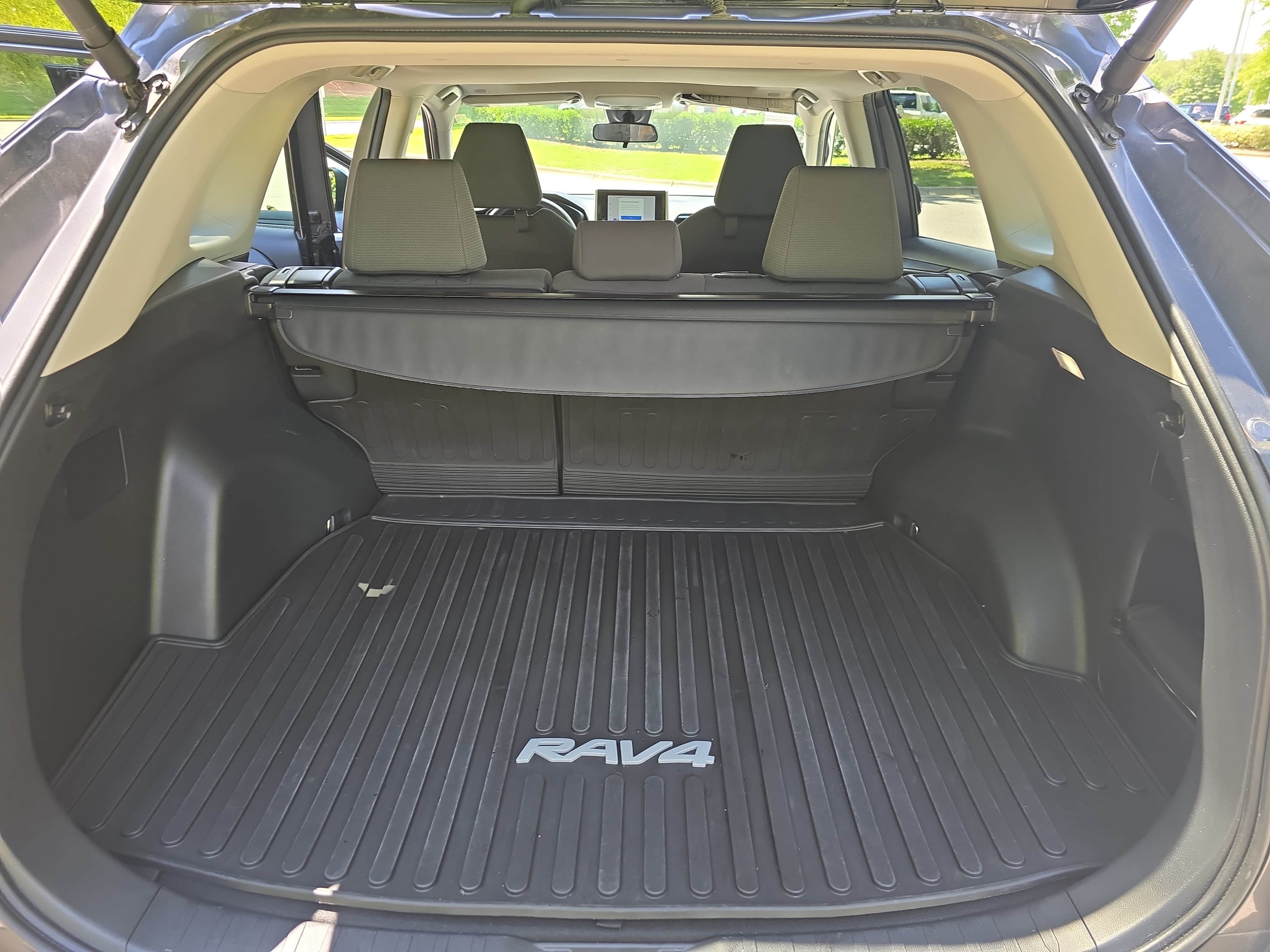 Used 2024 Toyota RAV4 XLE w/ Convenience Package FWD image 13