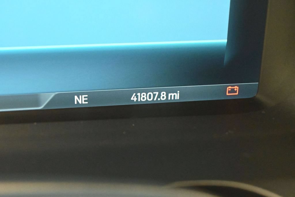 Used 2022 Ford F150 Lightning Lariat AWD/4WD image 18