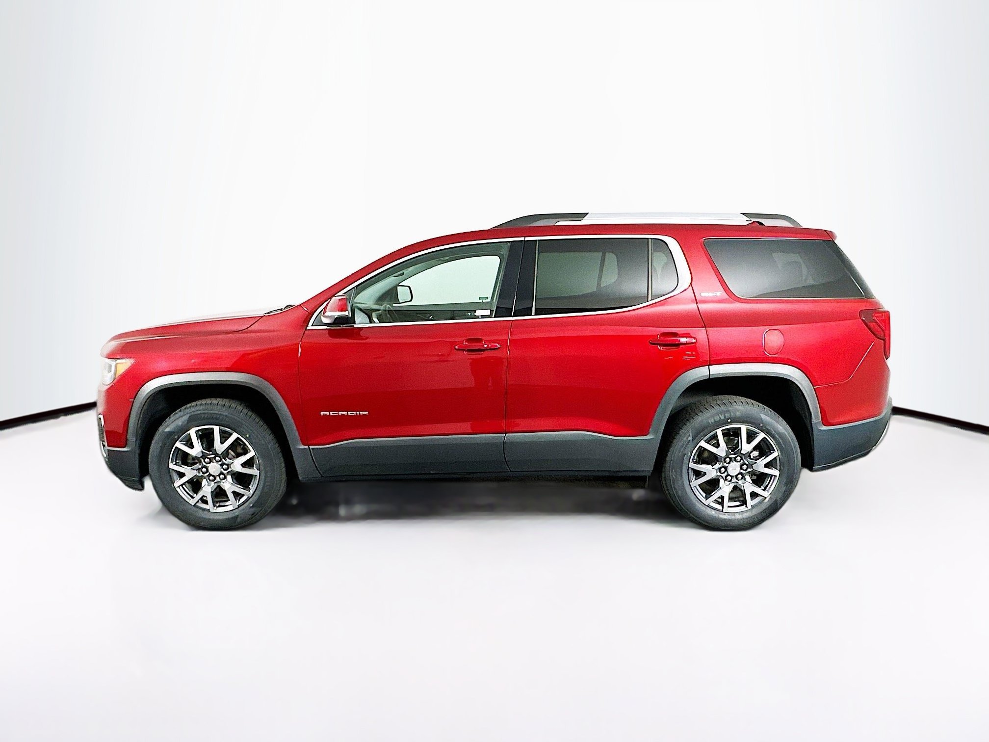 Used 2023 GMC Acadia SLT w/ LPO, Floor Liner Package FWD image 4