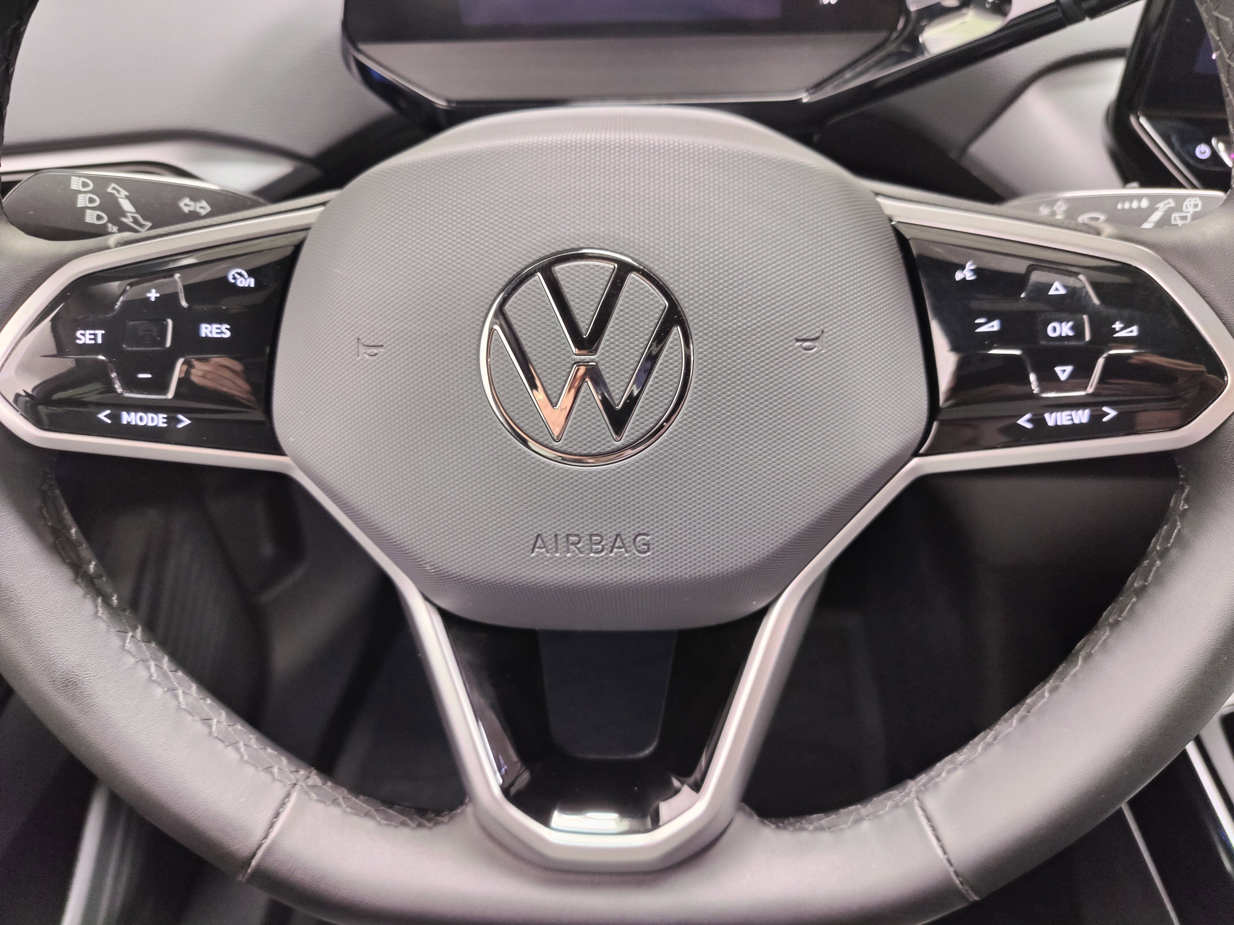 Used 2024 Volkswagen ID.4 2WD image 24