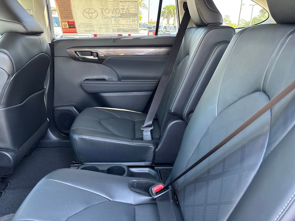 New 2026 Toyota Highlander Platinum image 31