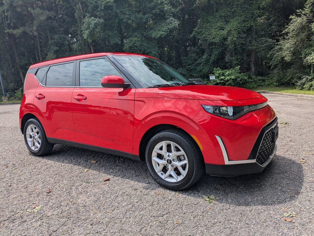 Used 2024 Kia Soul LX w/ LX Technology Package FWD image 2