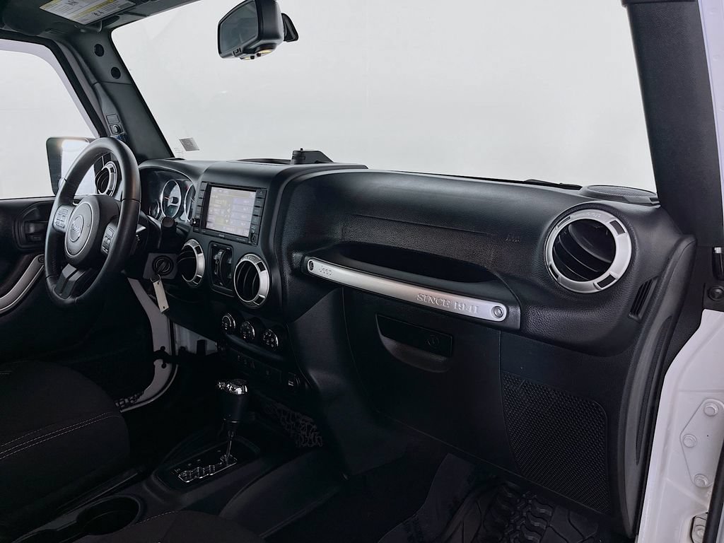 Used 2017 Jeep Wrangler Unlimited Sahara w/ Dual Top Group AWD/4WD image 31