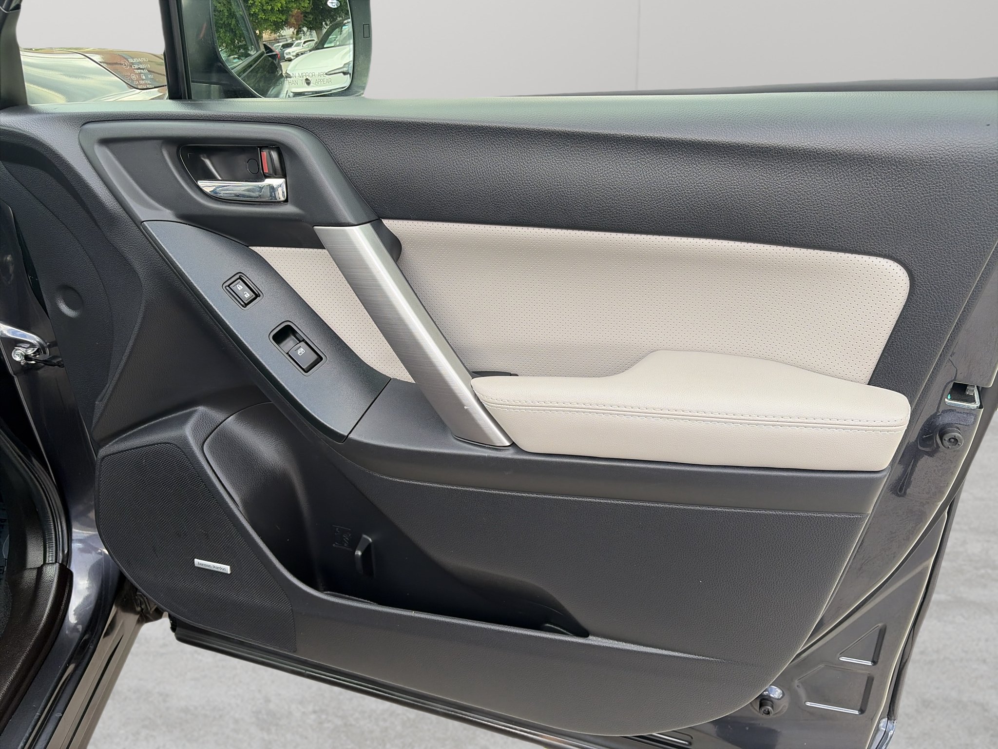 Used 2016 Subaru Forester 2.5i Touring w/ Eyesight & Navigation System AWD/4WD image 17