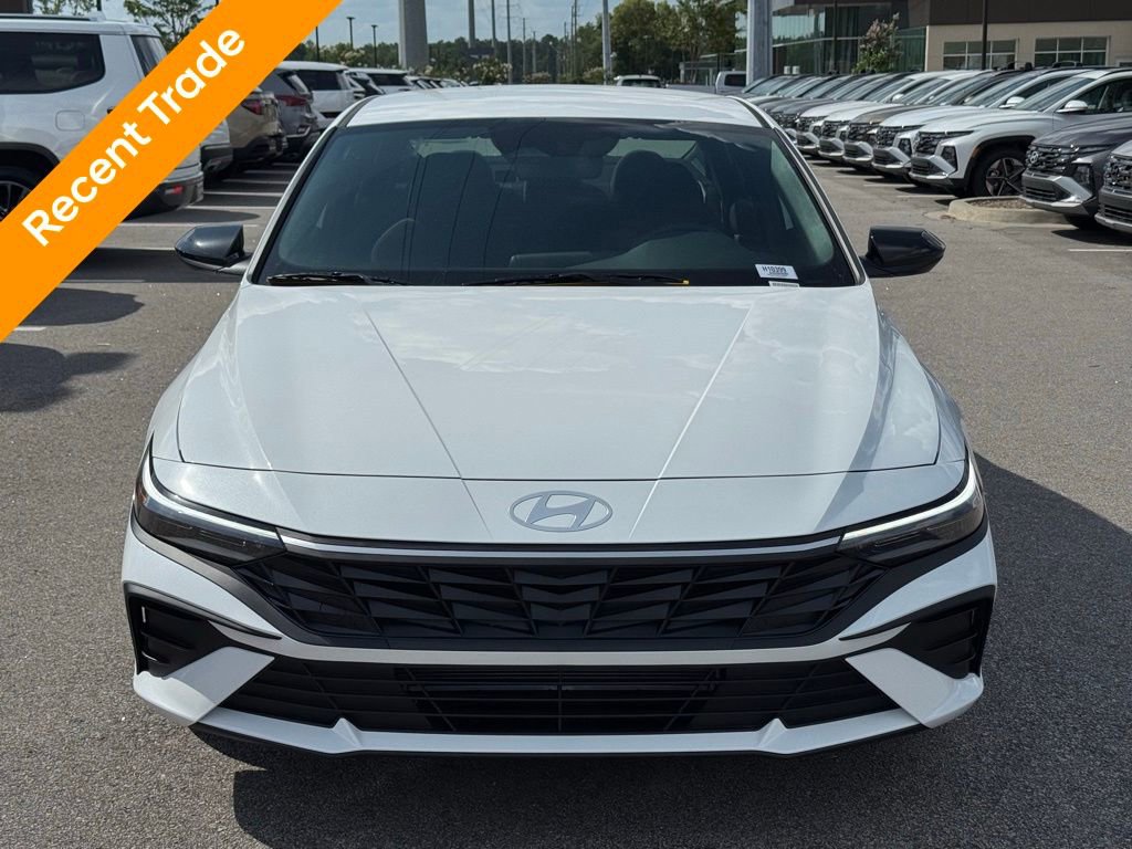 Used 2025 Hyundai Elantra Sport image 5