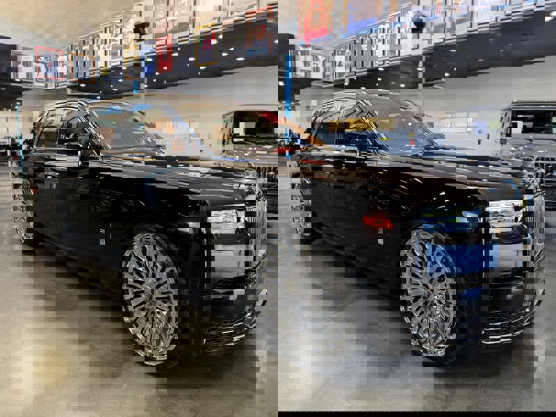 Used 2026 Rolls-Royce Phantom image 4