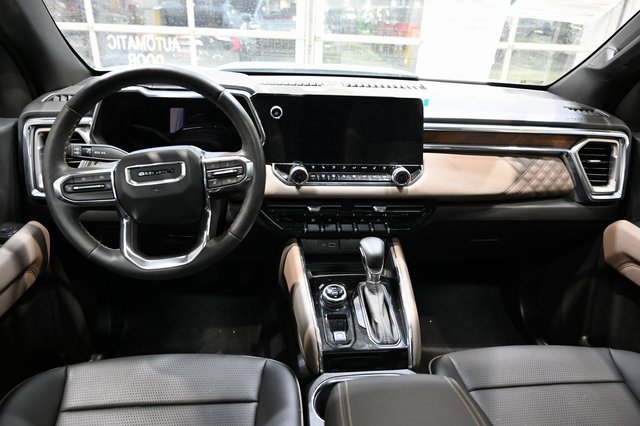 Used 2025 GMC Canyon Denali image 14