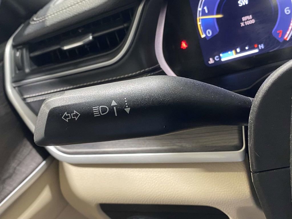 Used 2023 Jeep Grand Cherokee Limited image 24