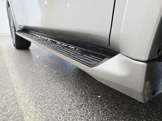 Used 2024 Nissan Armada SL w/ Captain's Chairs Package image 16