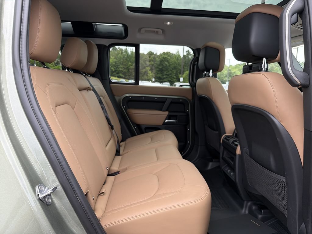 Used 2025 Land Rover Defender 110 X-Dynamic SE AWD/4WD image 13