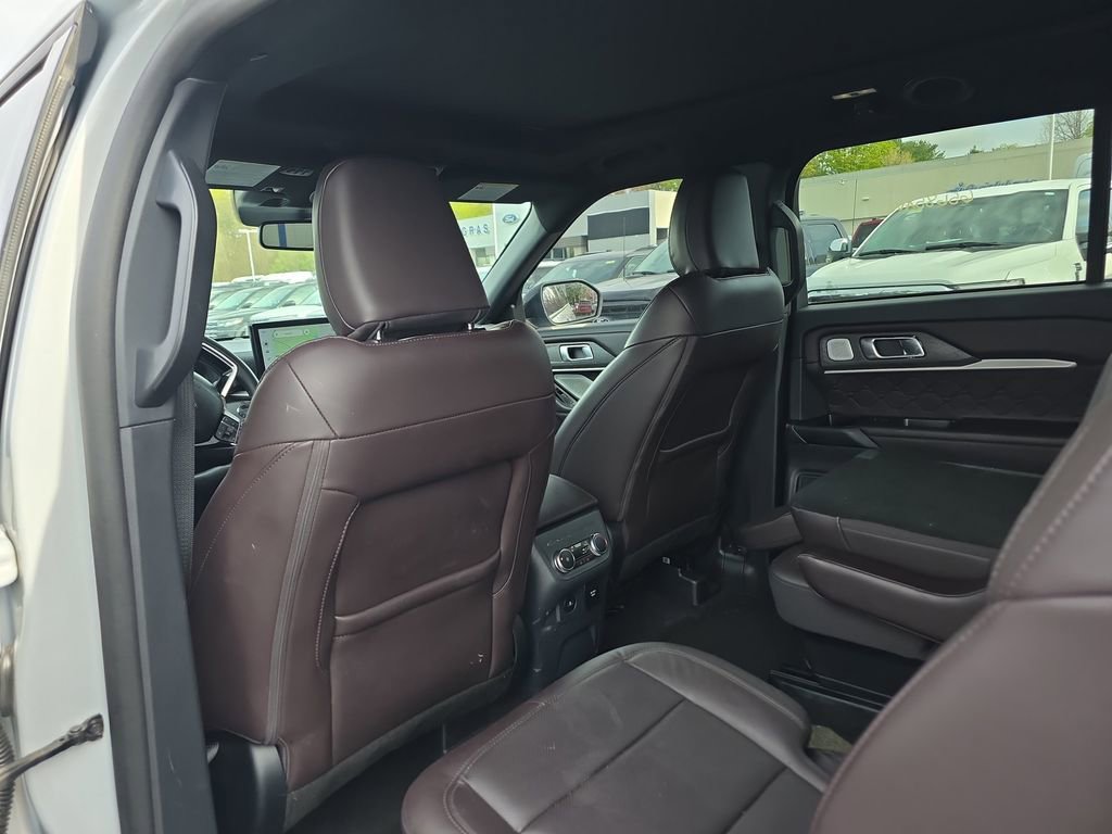 Used 2025 Ford Explorer Platinum w/ LUX Leather Package AWD/4WD image 18