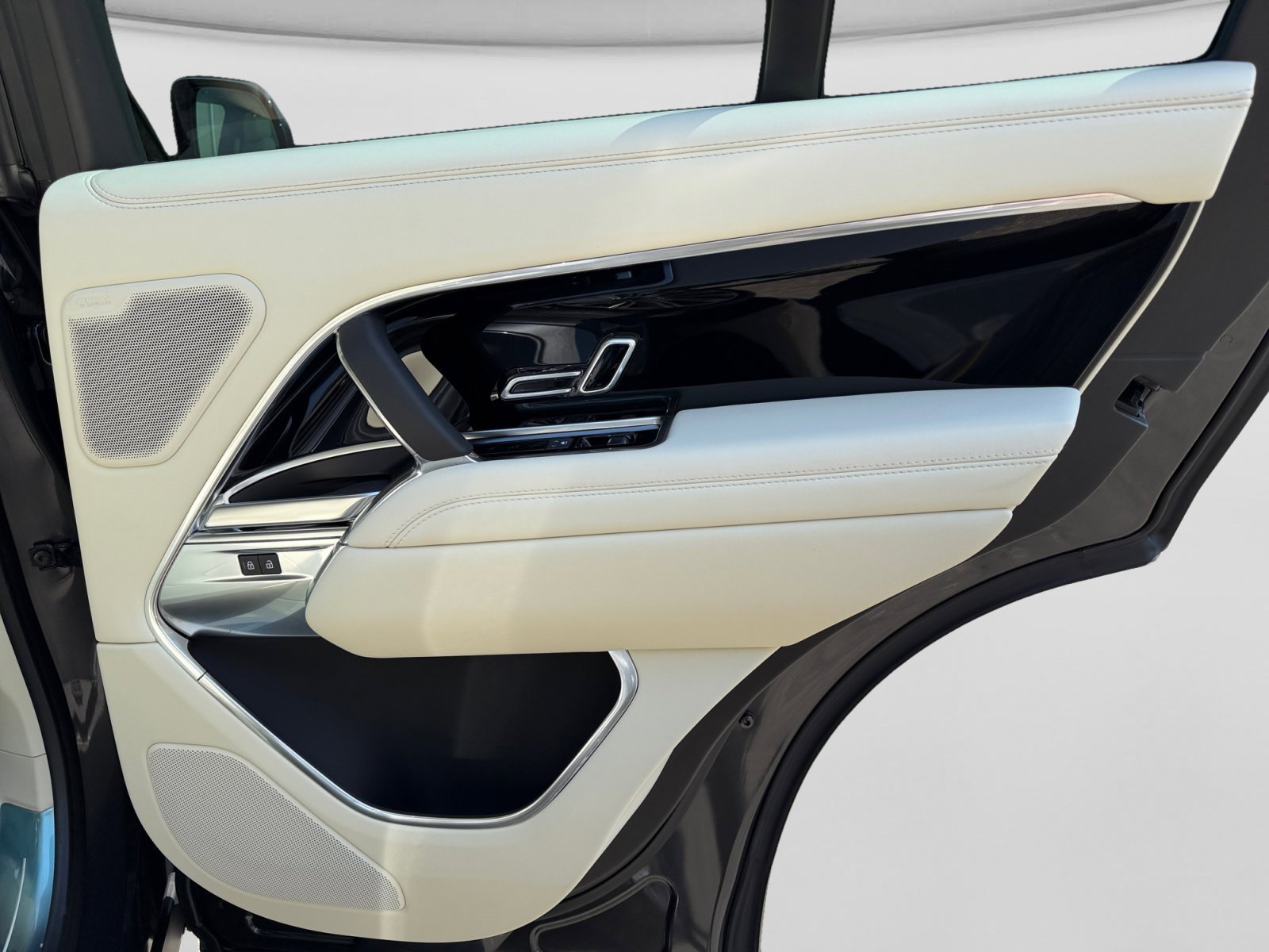 New 2025 Land Rover Range Rover SE image 21