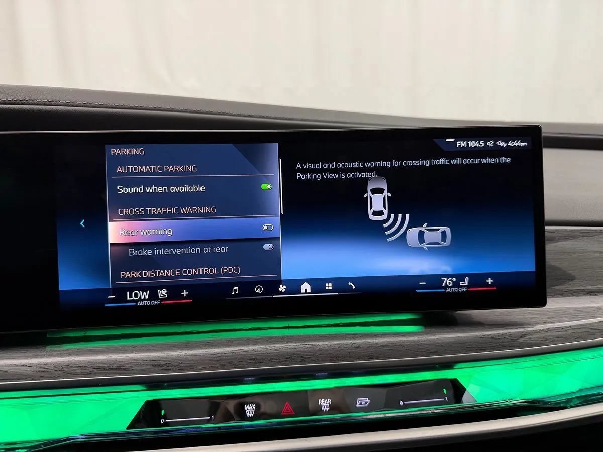 Used 2024 BMW 740i xDrive AWD/4WD image 27