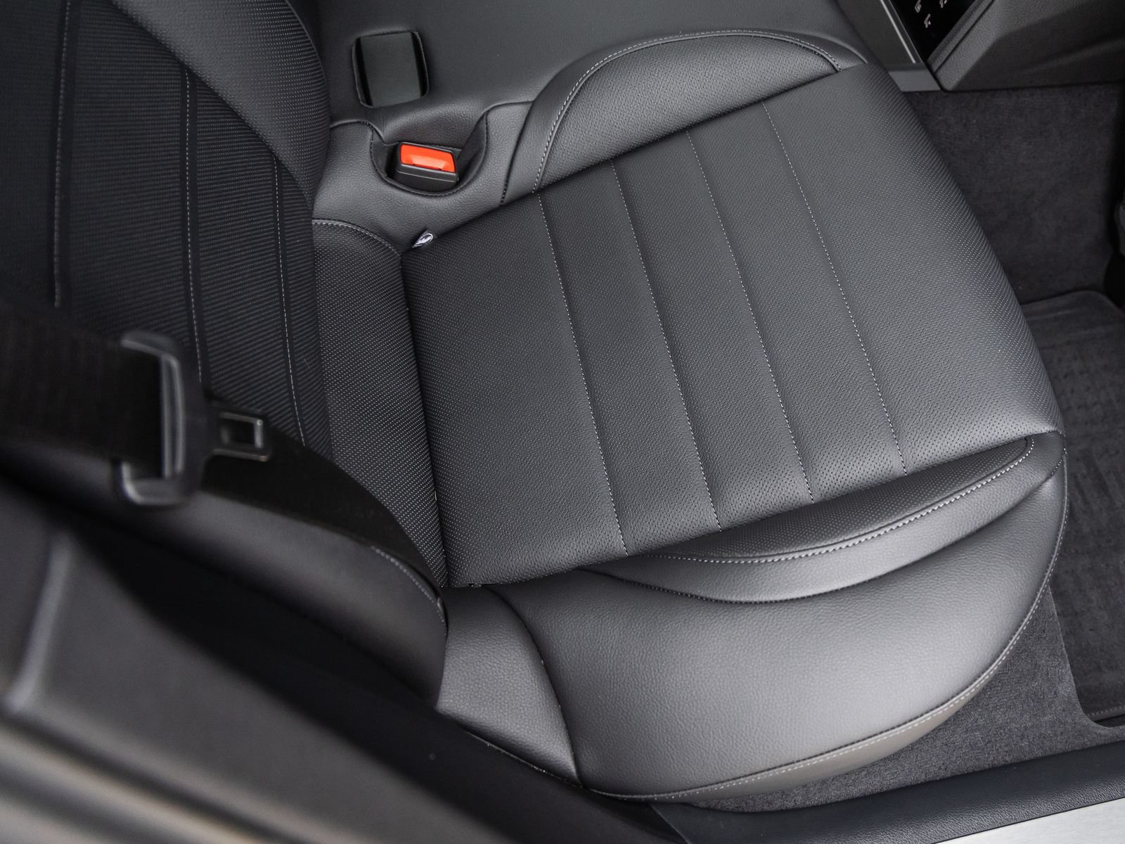 Certified 2025 Porsche Panamera image 41