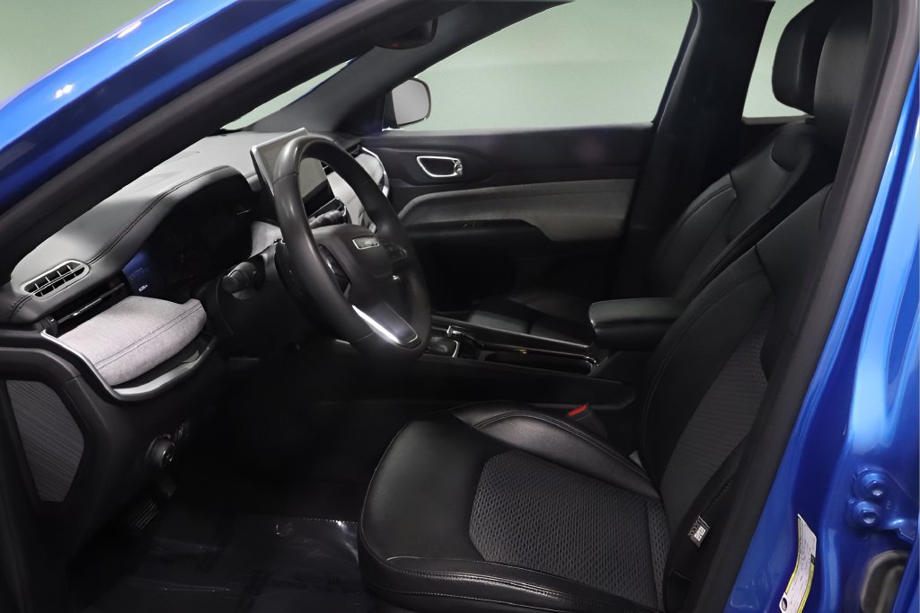 Used 2024 Jeep Compass Latitude AWD/4WD image 9