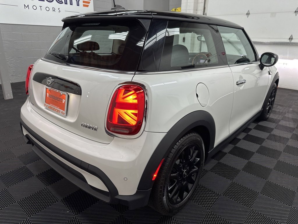 Used 2023 MINI Cooper 2-Door Hardtop image 10