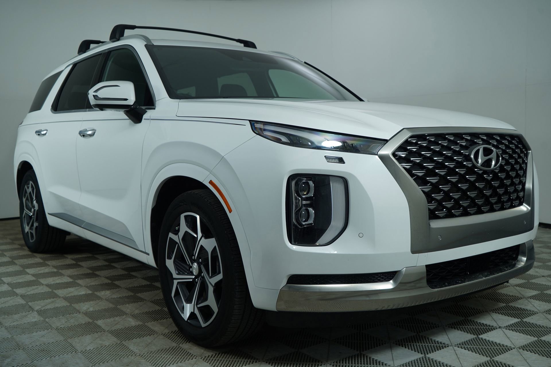 Used 2022 Hyundai Palisade Calligraphy FWD image 2