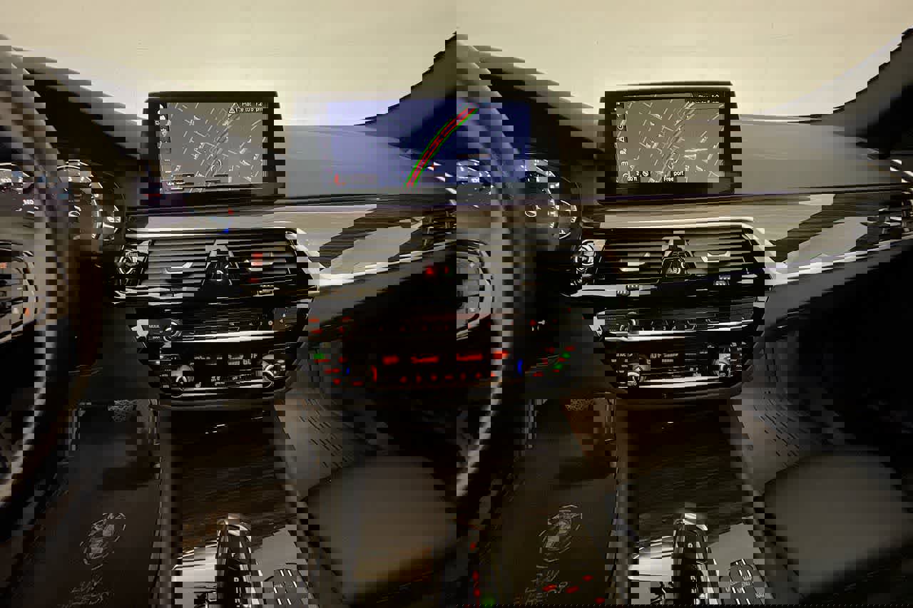 Used 2019 BMW 530i xDrive w/ Convenience Package AWD/4WD image 18