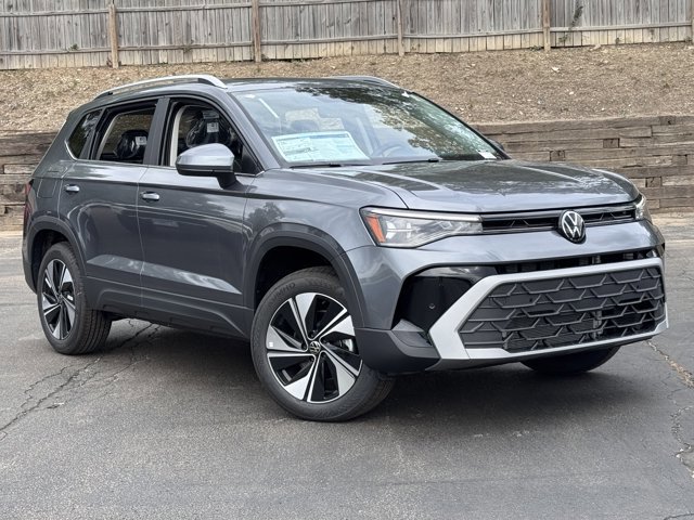 New 2025 Volkswagen Taos SE