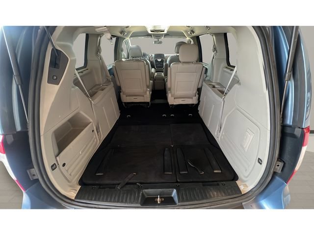 Used 2011 Chrysler Town & Country Touring-L w/ Entertainment Group #2 FWD image 19