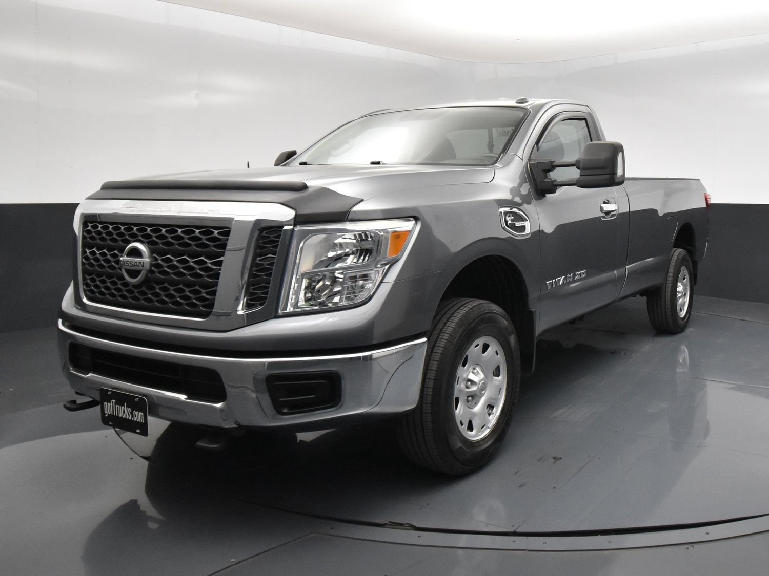 Used 2017 Nissan Titan SV AWD/4WD image 2