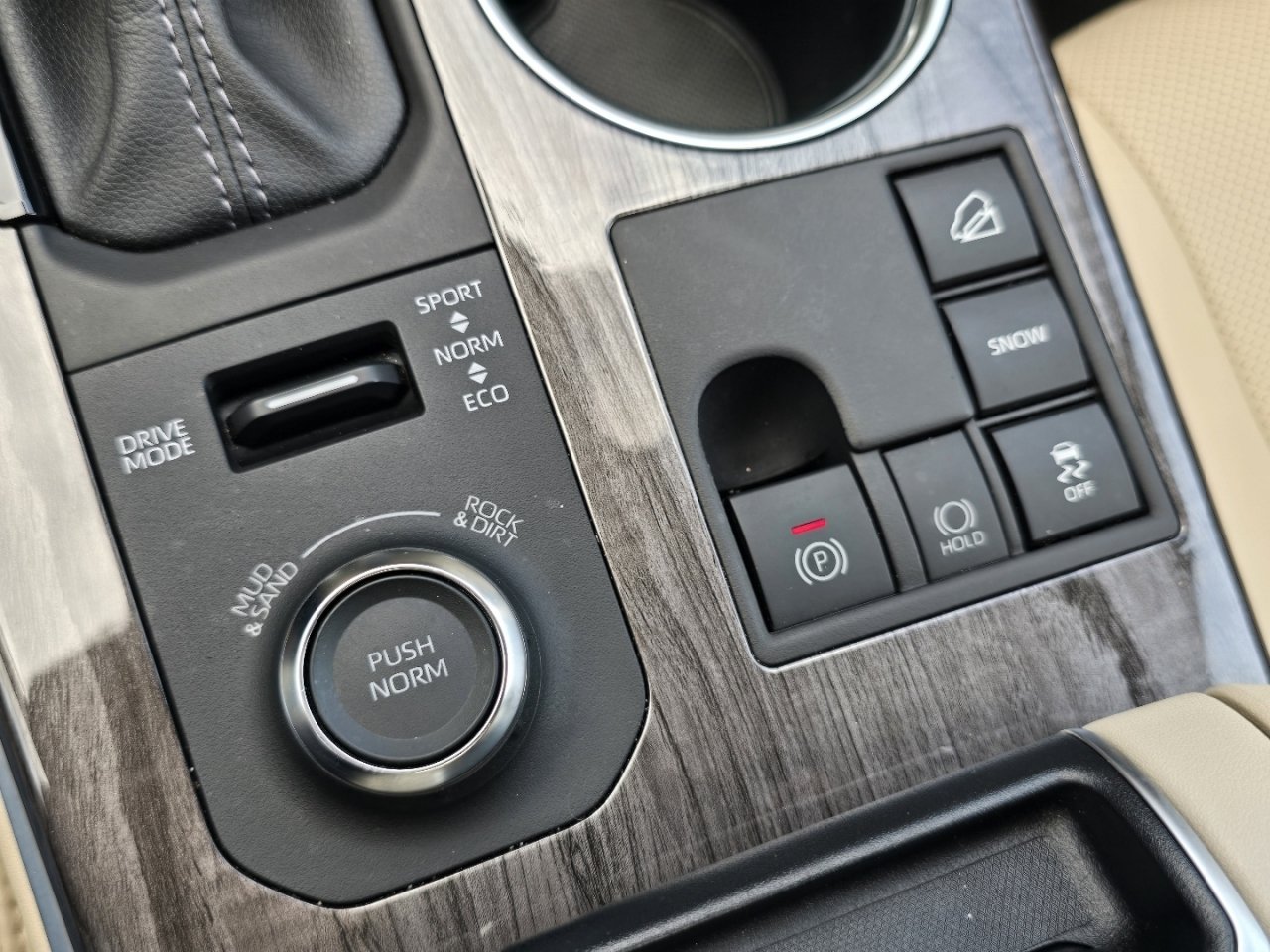 Certified 2024 Toyota Highlander Limited AWD/4WD image 7