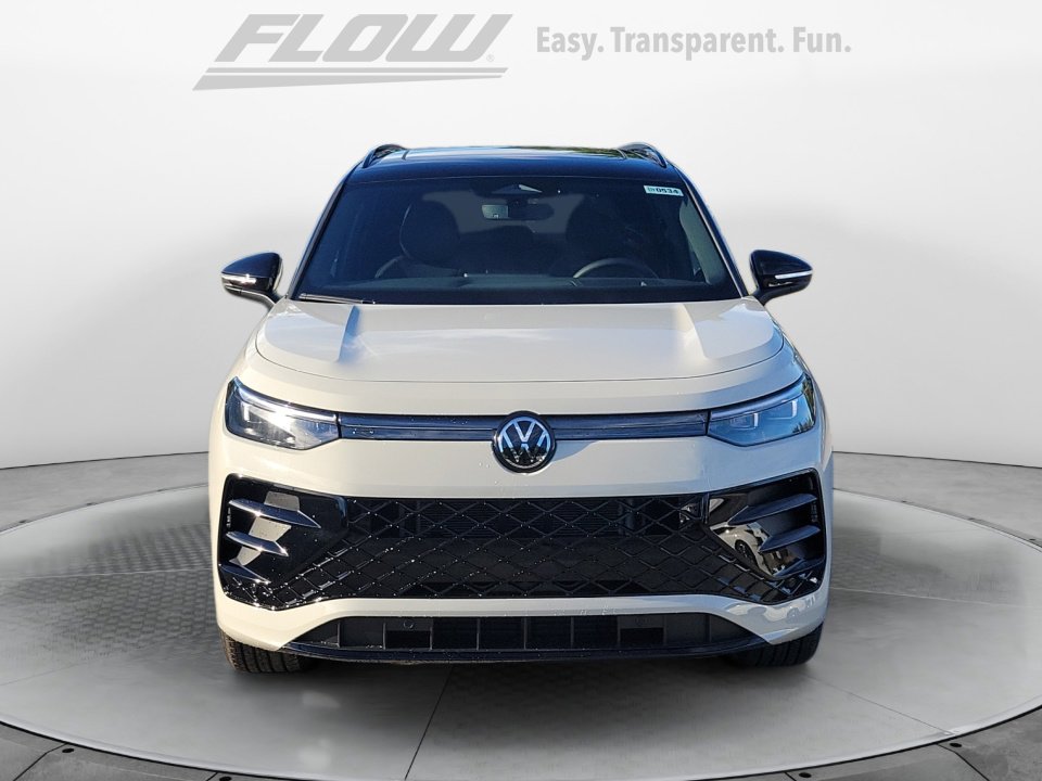 New 2026 Volkswagen Tiguan SE R-Line image 2