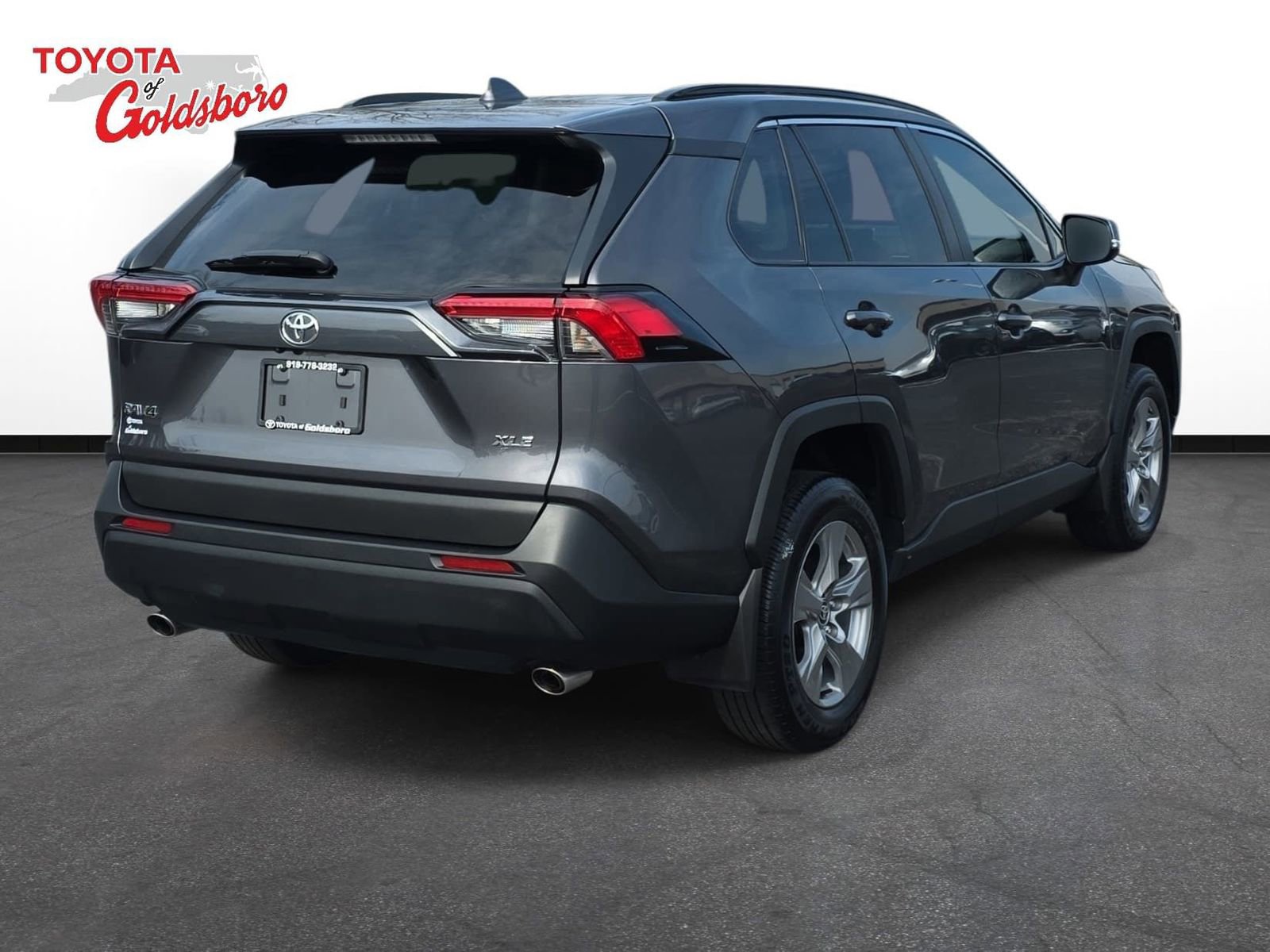 Used 2024 Toyota RAV4 XLE w/ Convenience Package image 5
