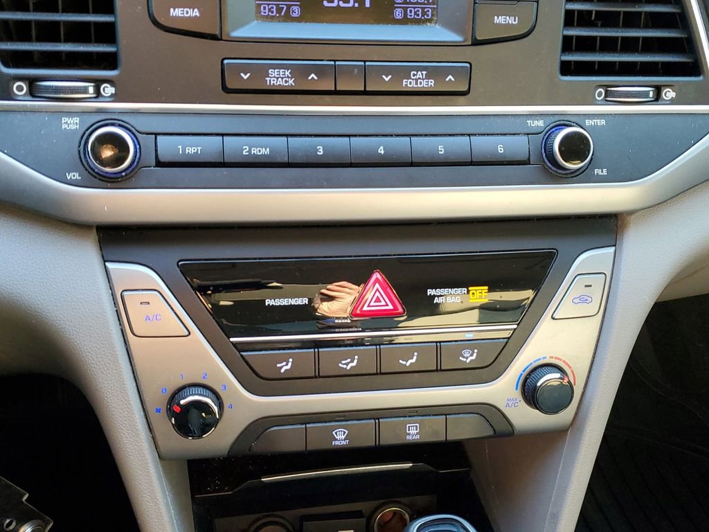 Used 2017 Hyundai Elantra SE image 14