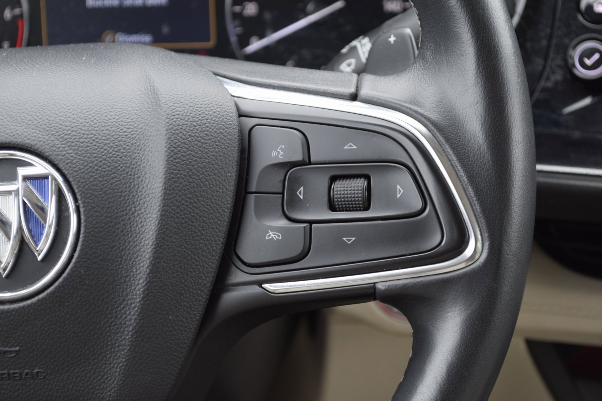 Used 2023 Buick Envision Preferred image 13