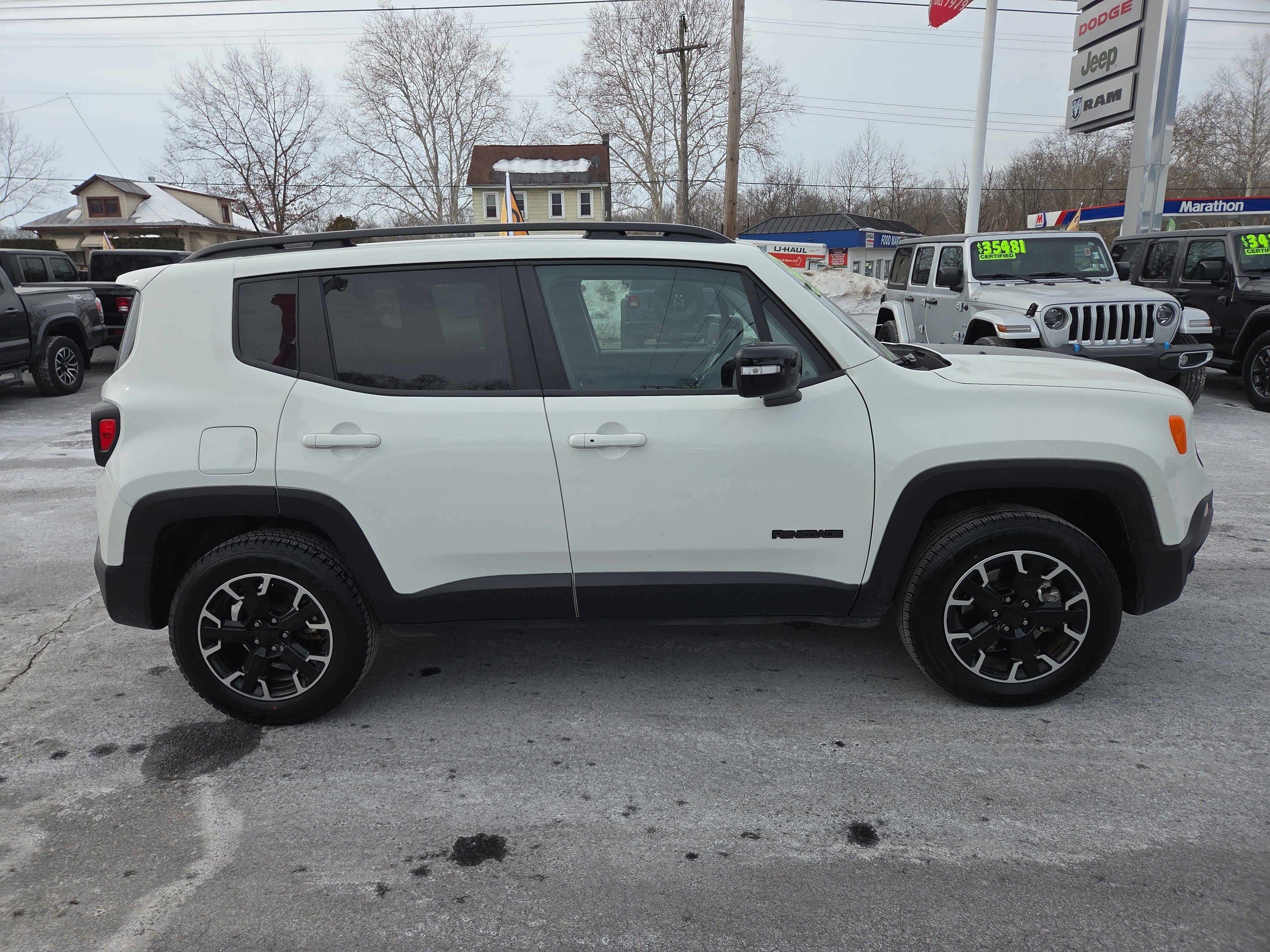 Certified 2023 Jeep Renegade Latitude AWD/4WD image 2