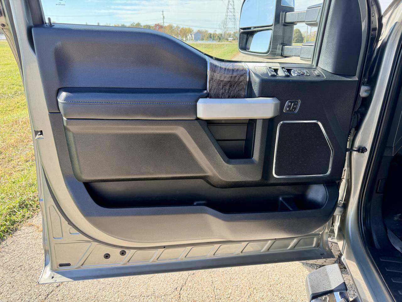 Used 2019 Ford F250 Lariat w/ Lariat Ultimate Package AWD/4WD image 18