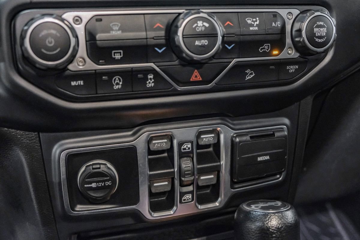 Used 2018 Jeep Wrangler Unlimited Sahara image 26