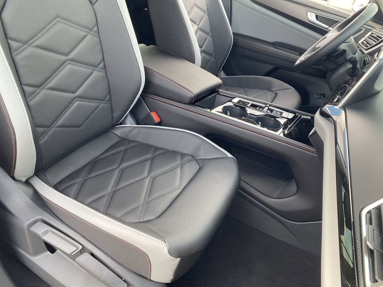 New 2026 Volkswagen Atlas Peak Edition AWD/4WD image 7