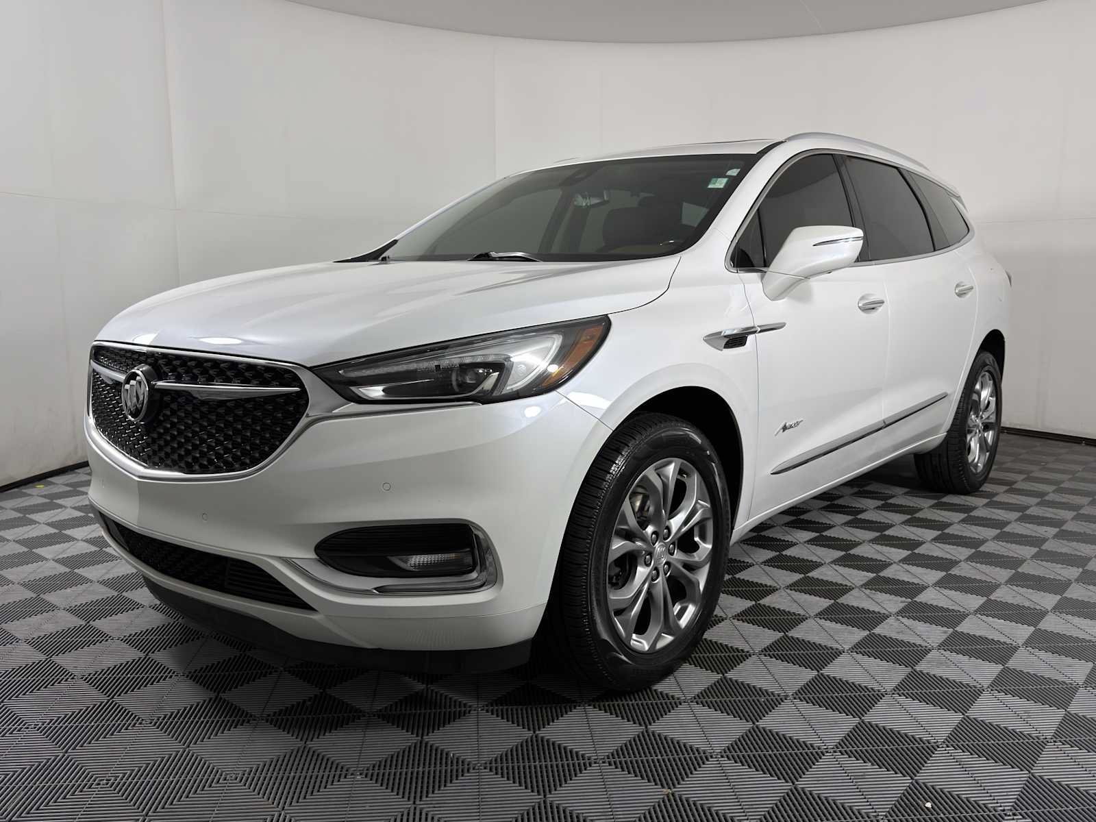 Used 2021 Buick Enclave Avenir w/ Avenir Technology Package FWD image 3