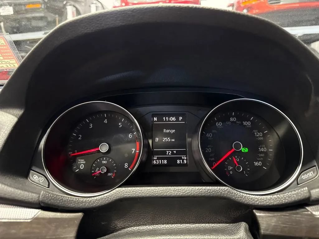 Used 2018 Volkswagen Passat 2.0T SE FWD image 16