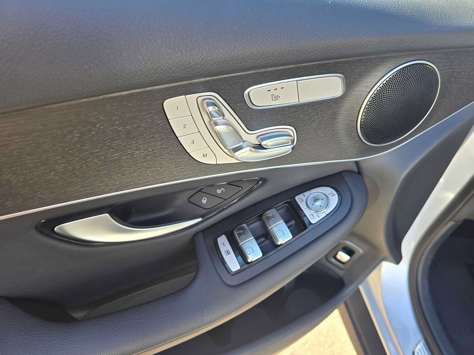 Used 2020 Mercedes-Benz GLC 300 image 21