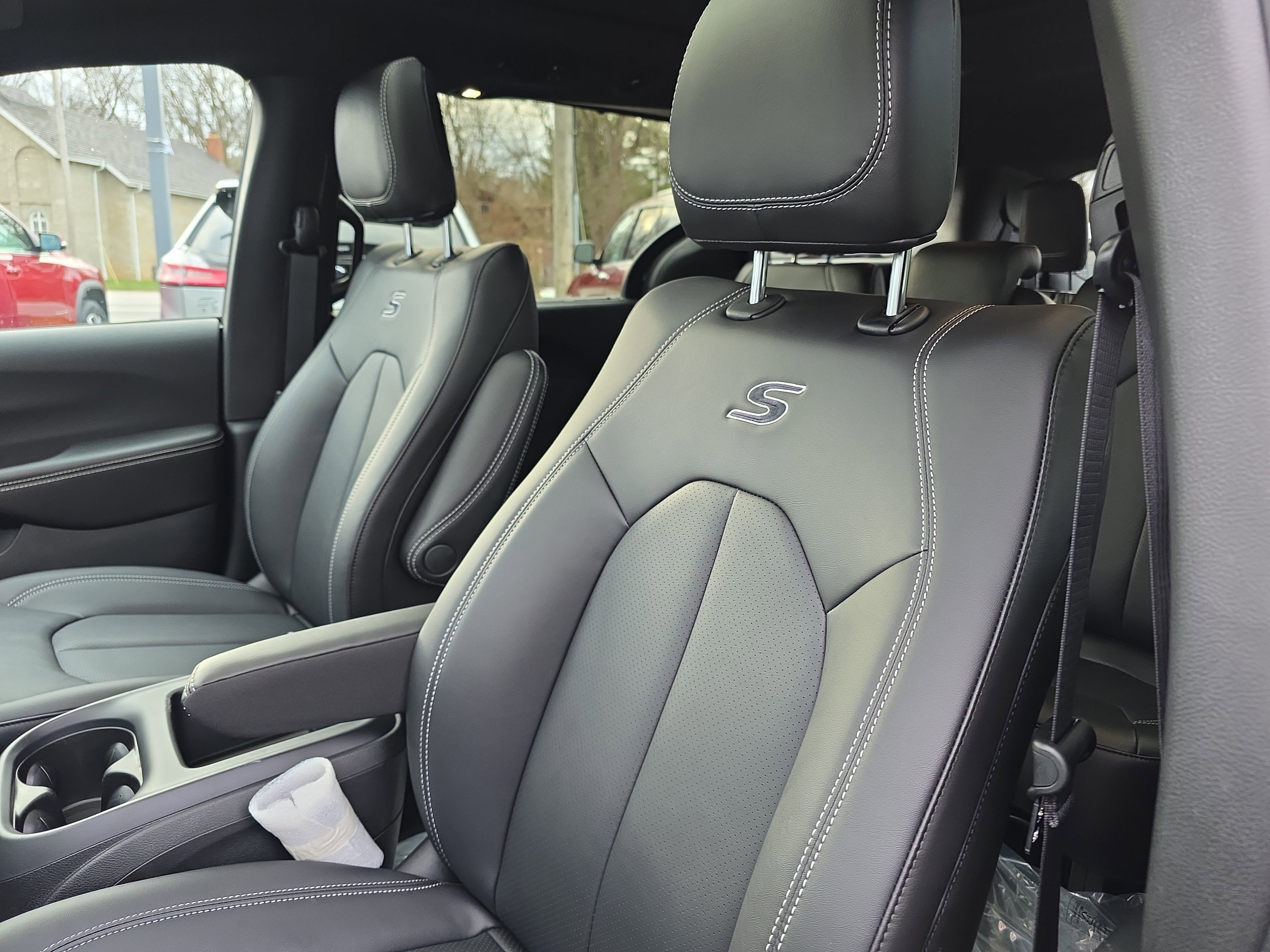 New 2026 Chrysler Pacifica Select image 4