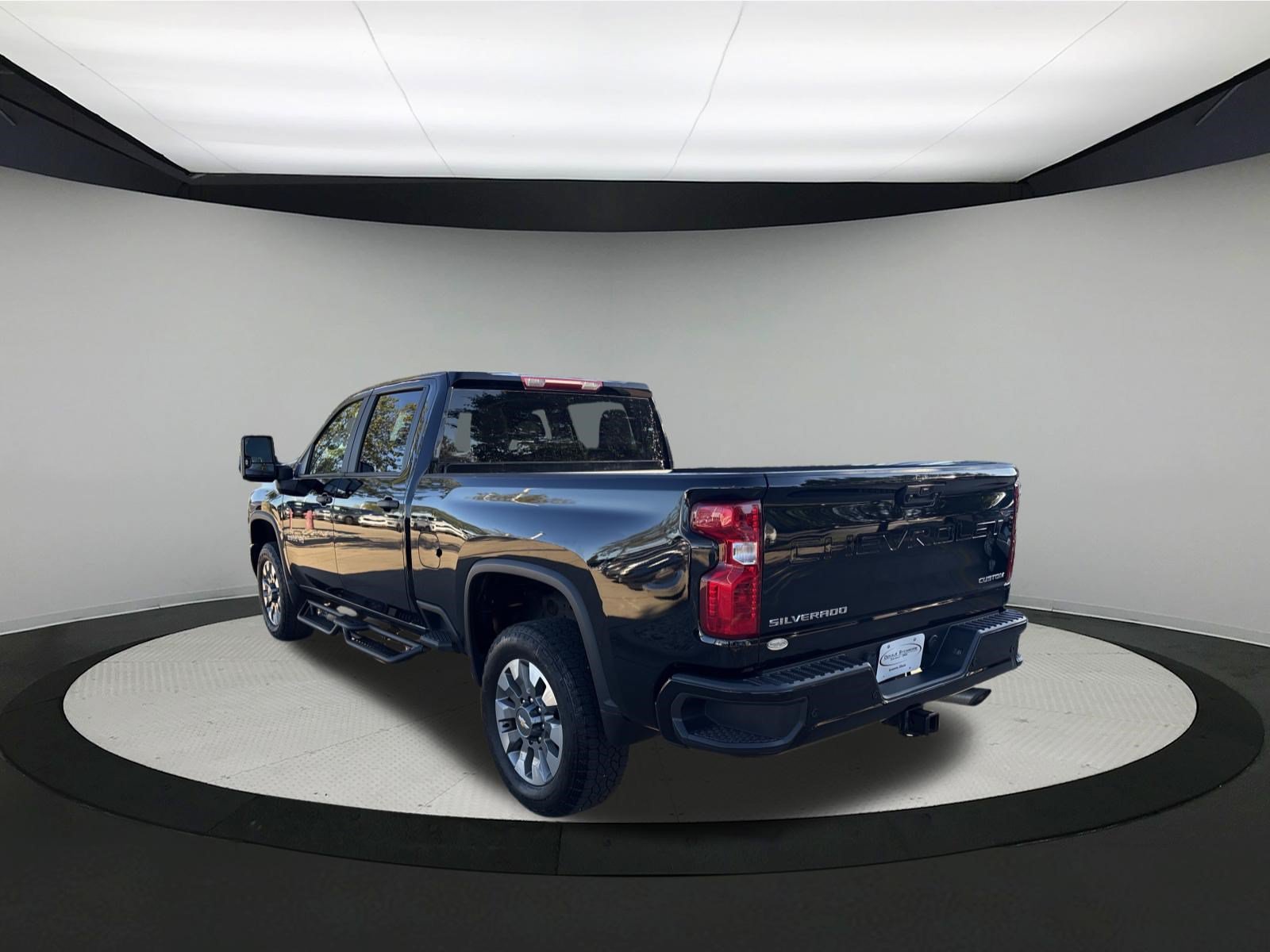 Used 2024 Chevrolet Silverado 2500 Custom w/ Custom Convenience Package AWD/4WD image 5