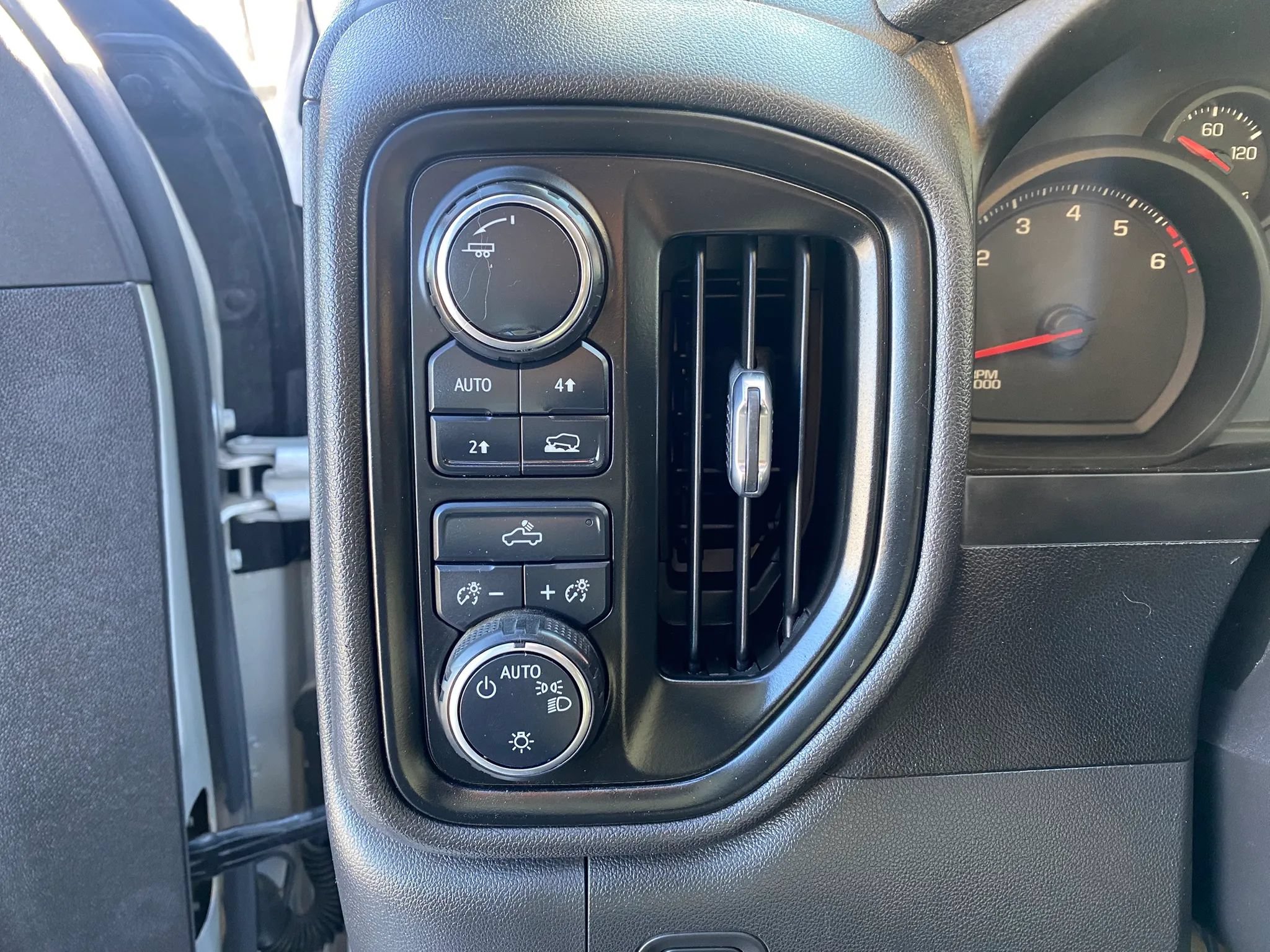 Used 2020 Chevrolet Silverado 1500 W/T w/ Trailering Package AWD/4WD image 18