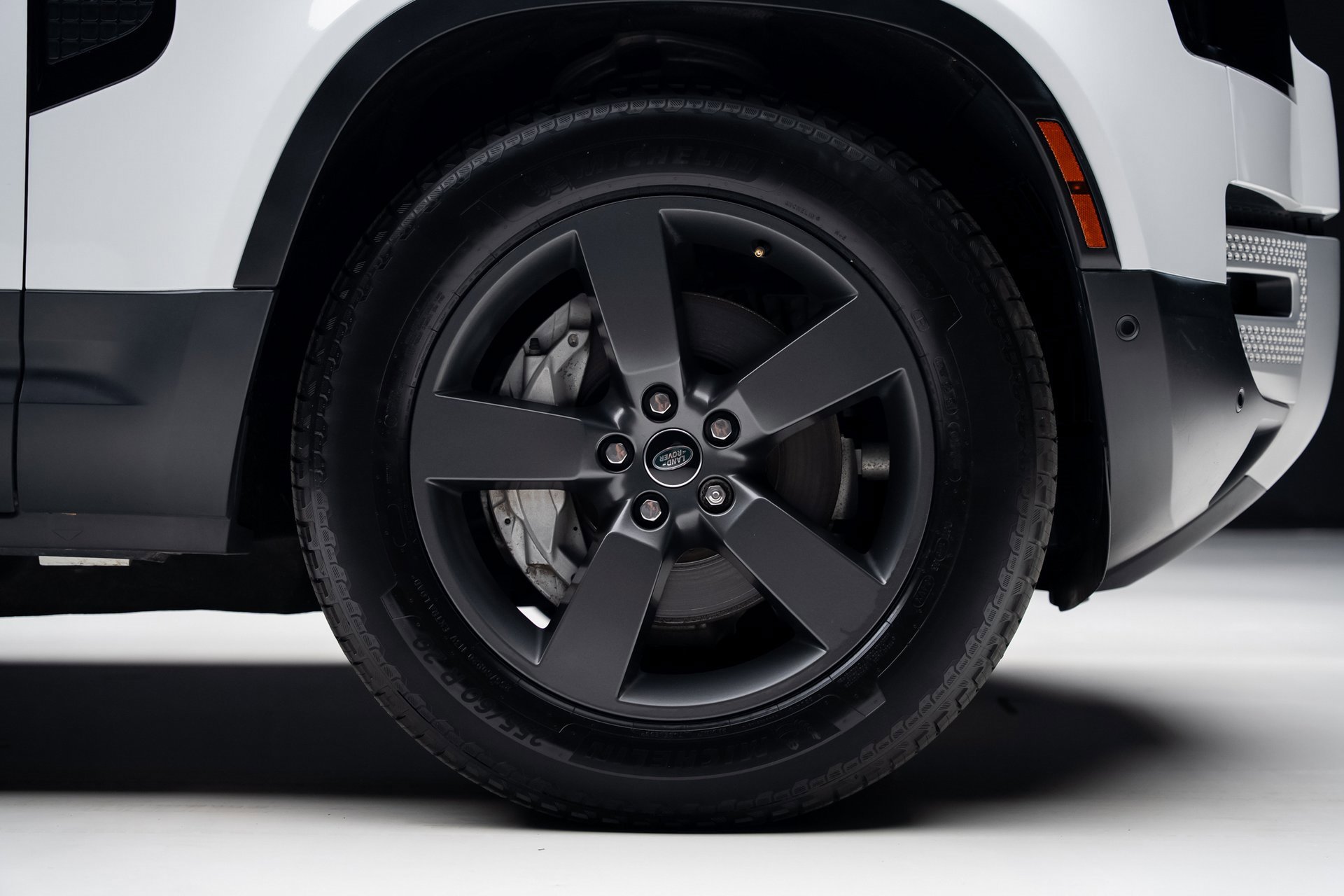 Used 2023 Land Rover Defender 130 SE image 41