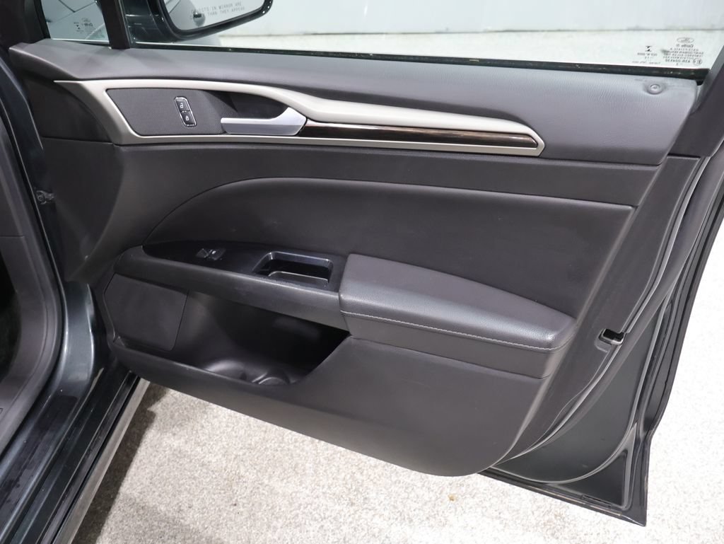 Used 2016 Ford Fusion SE w/ Equipment Group 202A FWD image 25