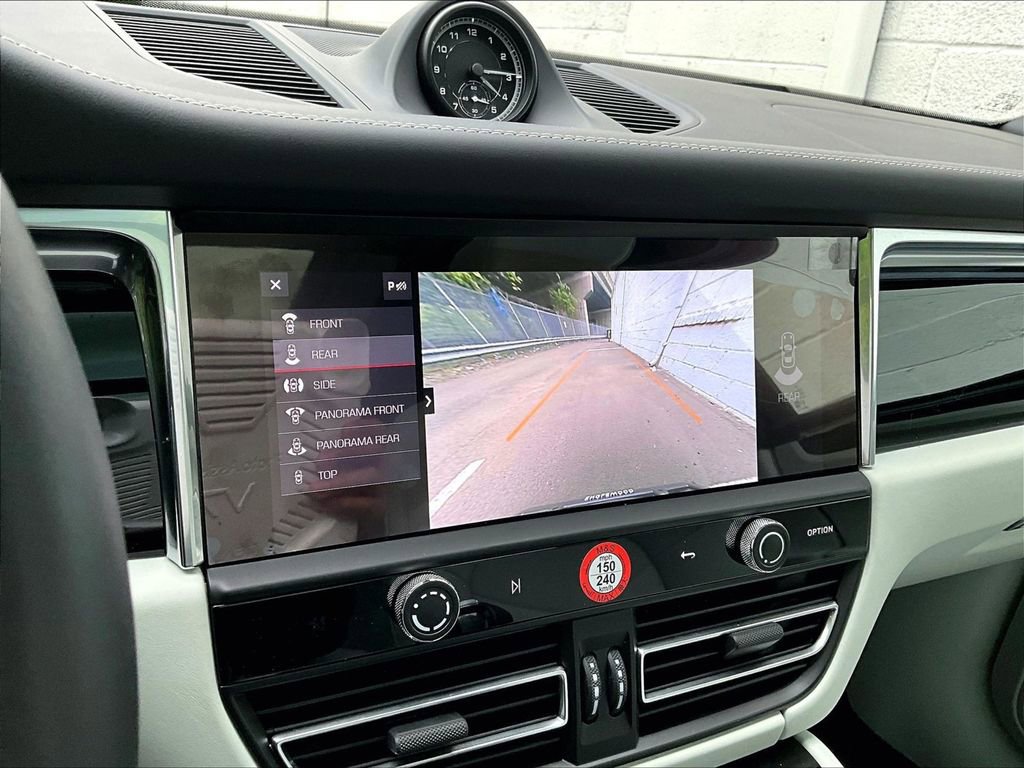 Certified 2025 Porsche Macan S AWD/4WD image 26