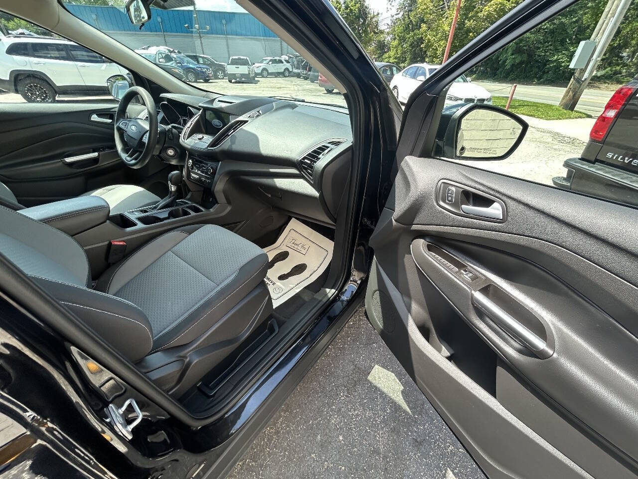 Used 2017 Ford Escape SE w/ Equipment Group 201A FWD image 9