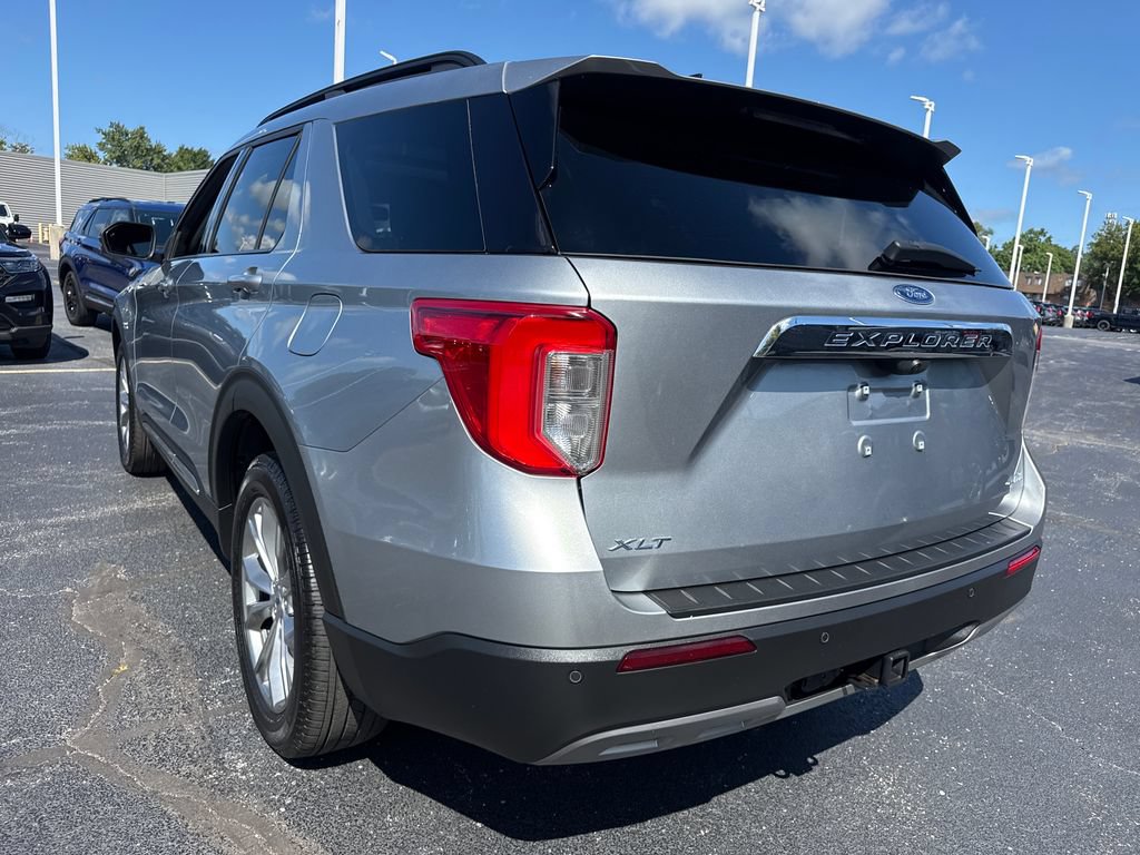 Used 2024 Ford Explorer XLT w/ Equipment Group 202A AWD/4WD image 11