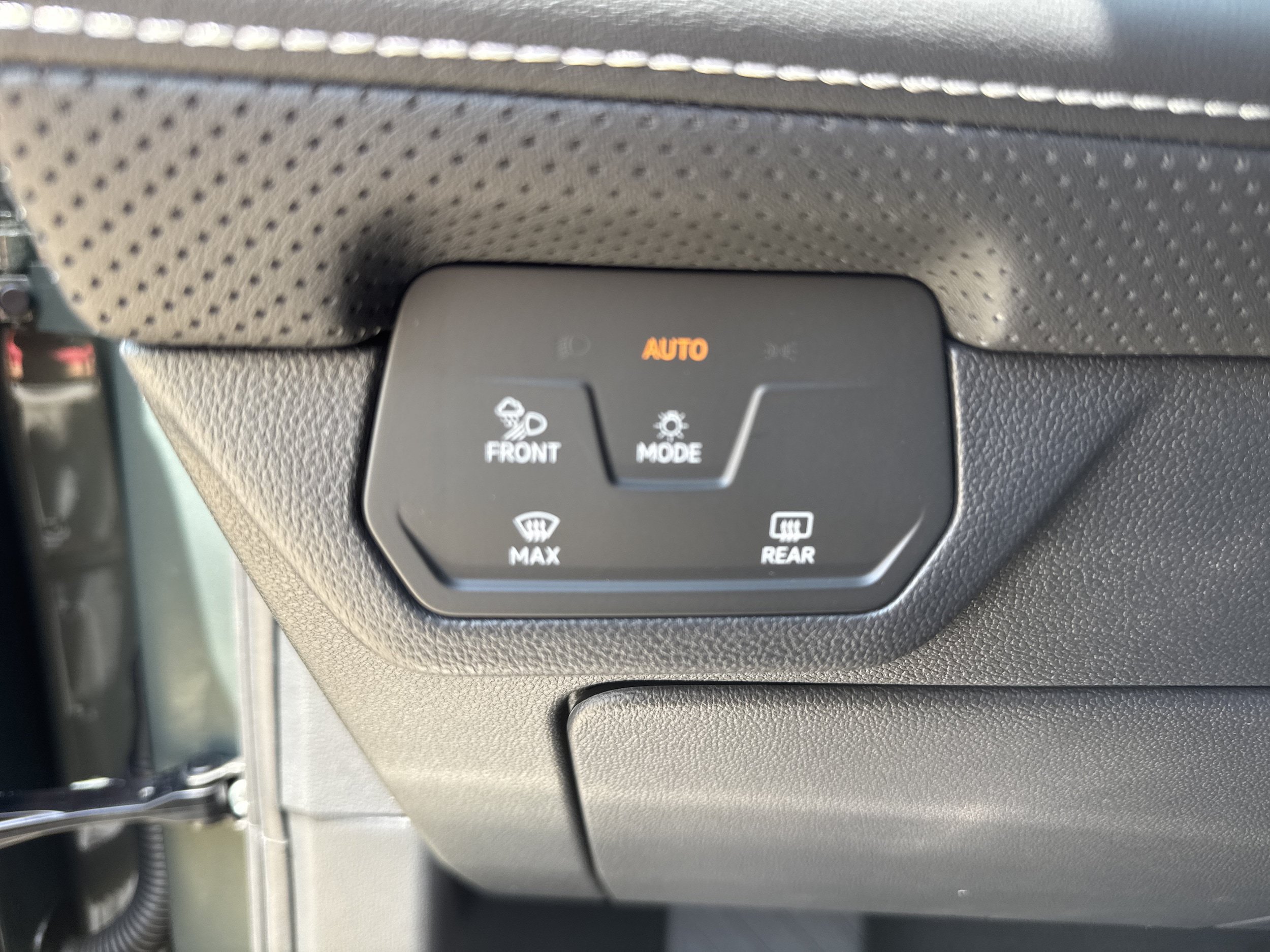 New 2026 Volkswagen Atlas Cross Sport SE AWD/4WD image 14